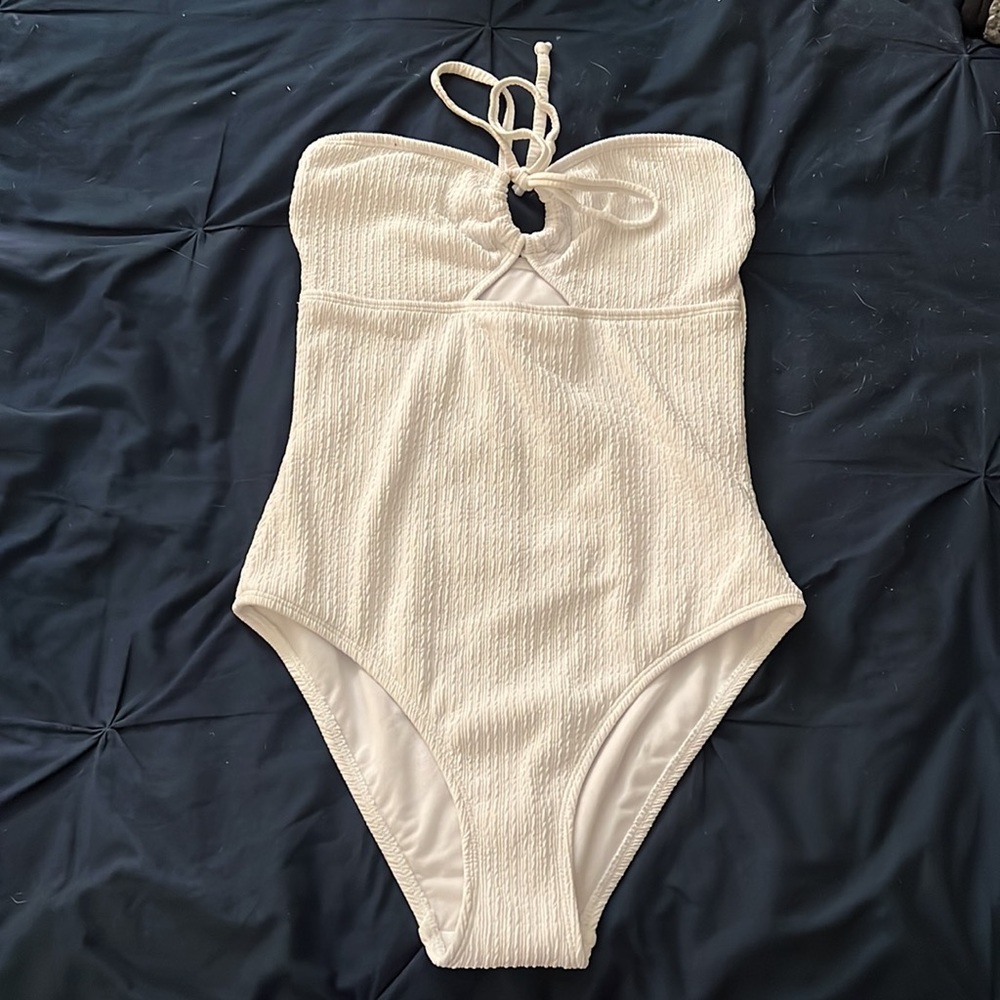 Adjustable Textured size 6 white 1 piece swimsuit